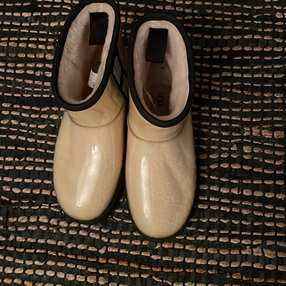 UGG Women's Classic Clear Mini RARE size 7 - Picture 2 of 5